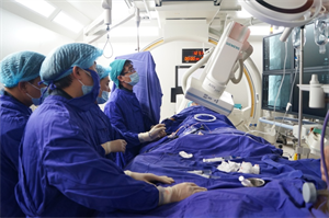 Bệnh viện Đa khoa tỉnh Quảng Ninh 18 bệnh nhân mắc bệnh lý tim mạch được chụp chẩn đoán, can thiệp tim mạch hệ thống DSA