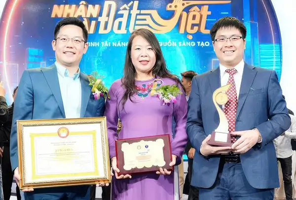 PGS.TS Nguyễn Thị Thu Hoài, Viện trưởng Viện Tim mạch nhận Giải thưởng Nhân tài Đất Việt 2025
