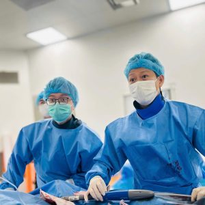 Đặt stent graft động mạch chủ cứu sống cụ ông 83 tuổi ngay trong đêm tại Bệnh viện Bạch Mai cơ sở Ninh Bình